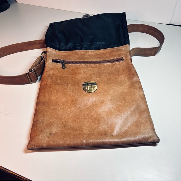Odilynch Tan Leather Flapover Crossbody, Messenger Bag, Brass Push Lock Closure - Picture 13 of 16